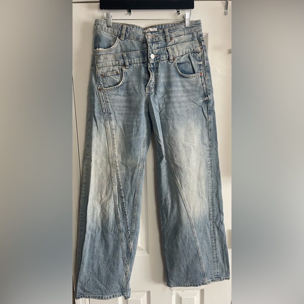 Zara wide leg jeans size 6 light wash distressed
